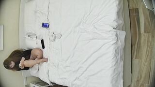 12-16流出酒店偷拍连续几天入住年轻情侣爱喝酒的呆萌美女宿醉未醒裸奔吵架崩溃大哭完整版12