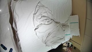 12-13新流出酒店偷拍 腰细腿长粉雕玉琢女友上位骑乘姿势超级风骚00