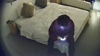 大学城 12-24 饥渴的学生情侣提前出来开房过平安夜 吃Apple要挨炮 进来没有多余的动作 洗澡操逼0