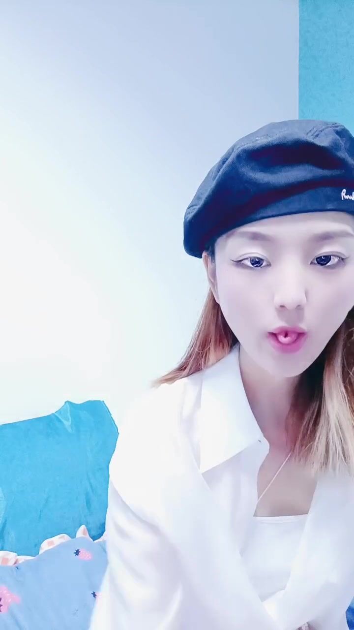 相貌端庄皮肤白皙的美女主播 完美露脸，道具自慰搔首弄姿