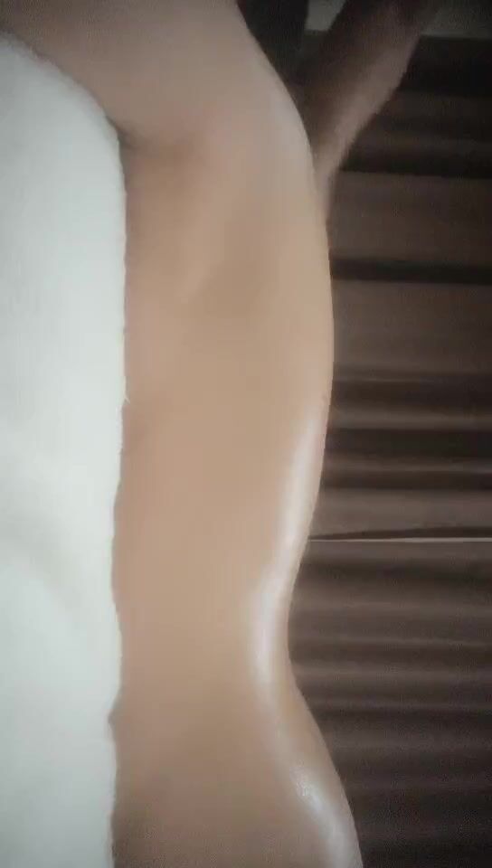 2021.11.11，【推油少年】，真实良家，极品人妻返场，一线天美穴，抚摸高潮，浑身颤抖爽爽爽，极致享受满意而归