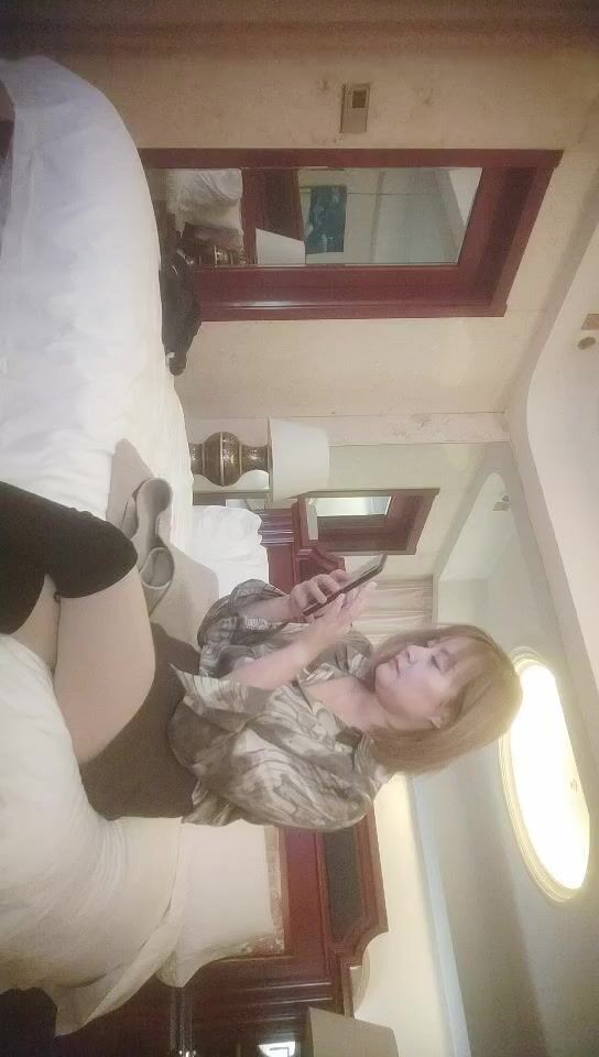 2021.11.13， 【小凡寻花】，风情美少妇，一线天美穴，妩媚风骚，翘臀高耸来回摇摆，求插发浪，寂寞夜晚共度春宵