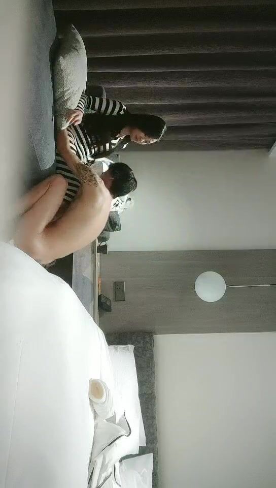 2021.11.13，【利大无比】，门票128，今夜2000约漂亮小姐姐，超清画质，骚穴干得水声不断，累瘫在床求饶了