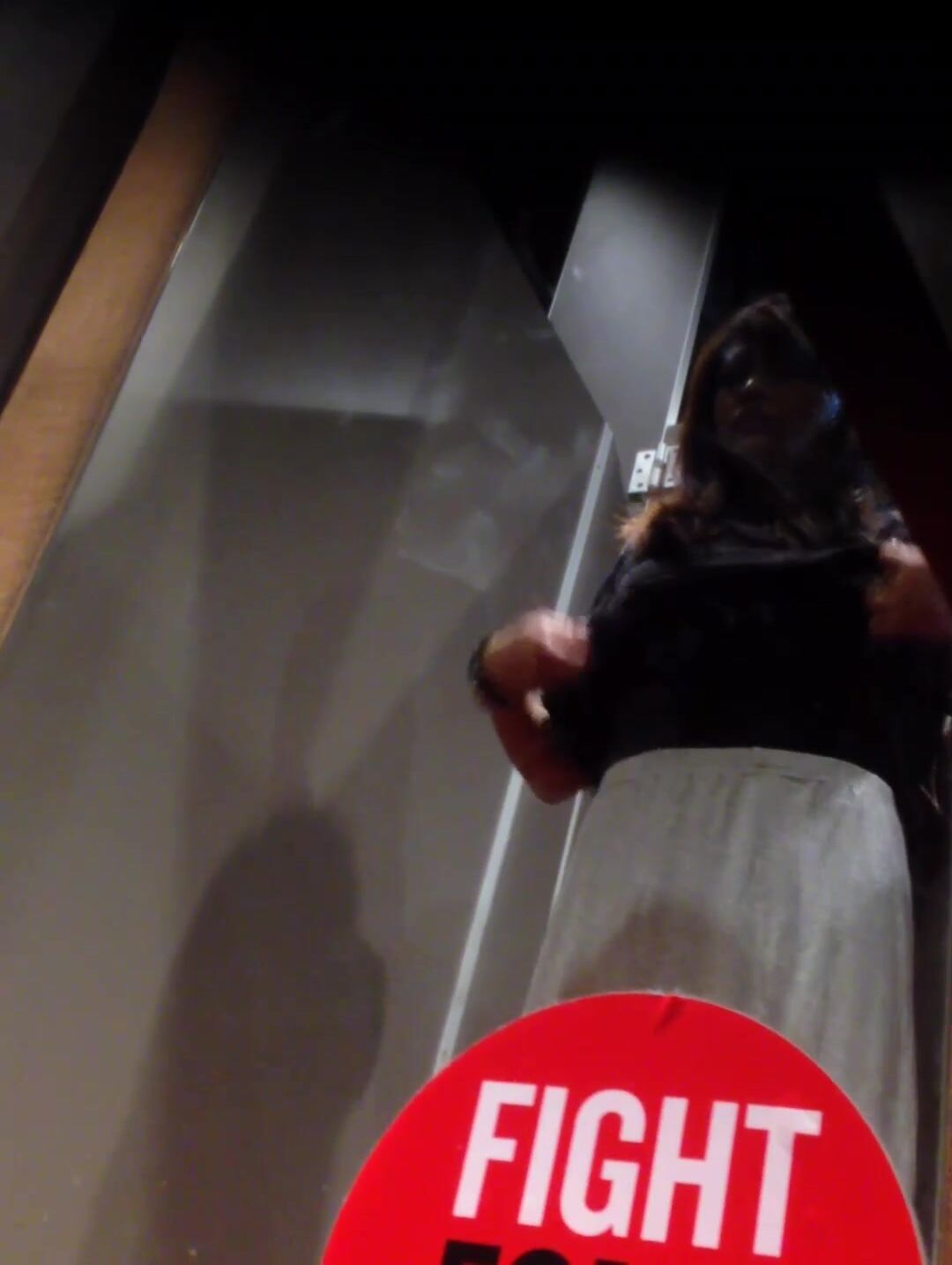 商场女性内衣服饰专卖店试衣间全景偸拍妹子试衣基本都是年轻姑娘大长腿漂亮美女小内内出现骆驼趾很肥一线天8 (37)