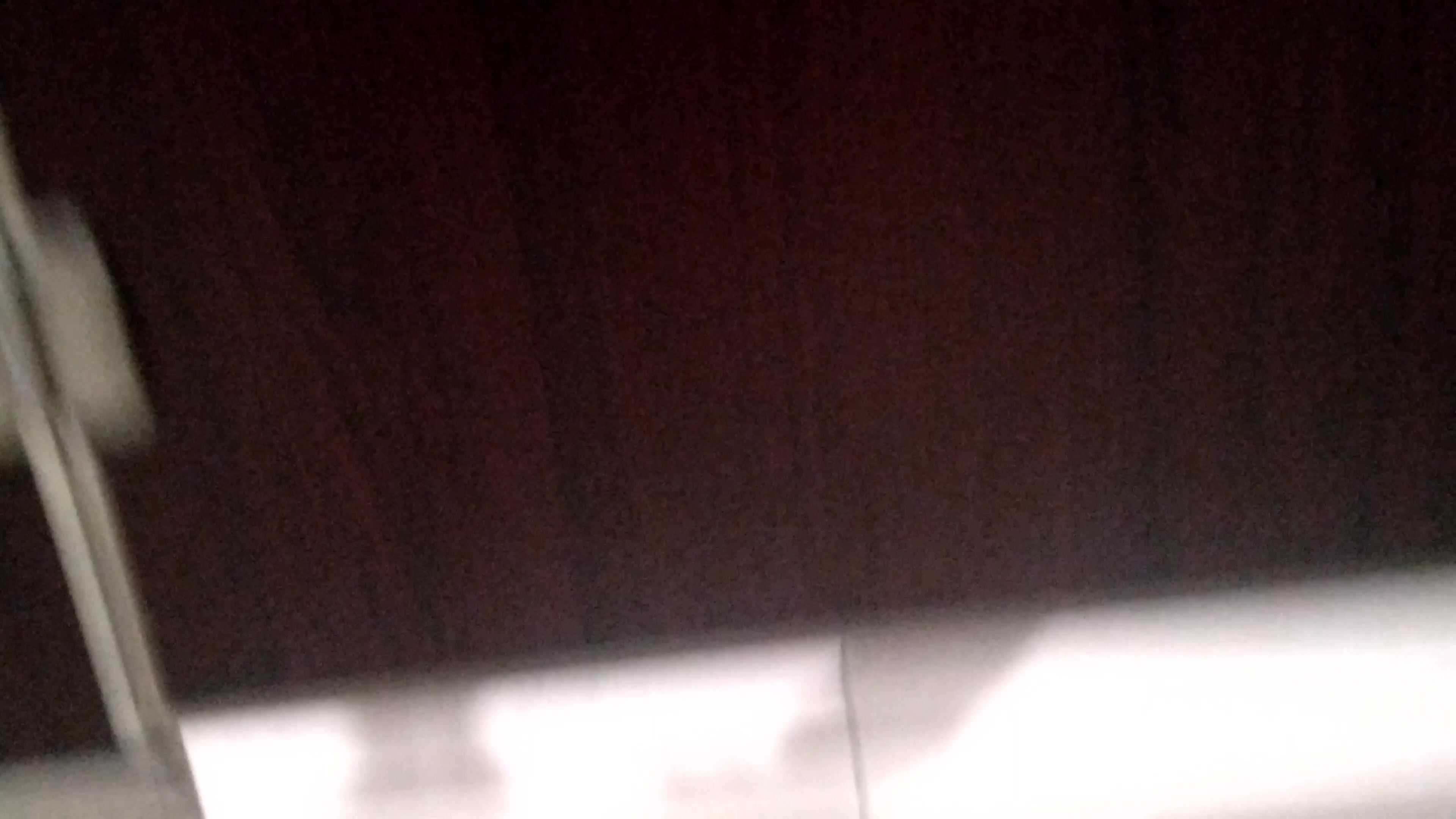 大神潜入写字楼小手电强拍美少妇的小骚B