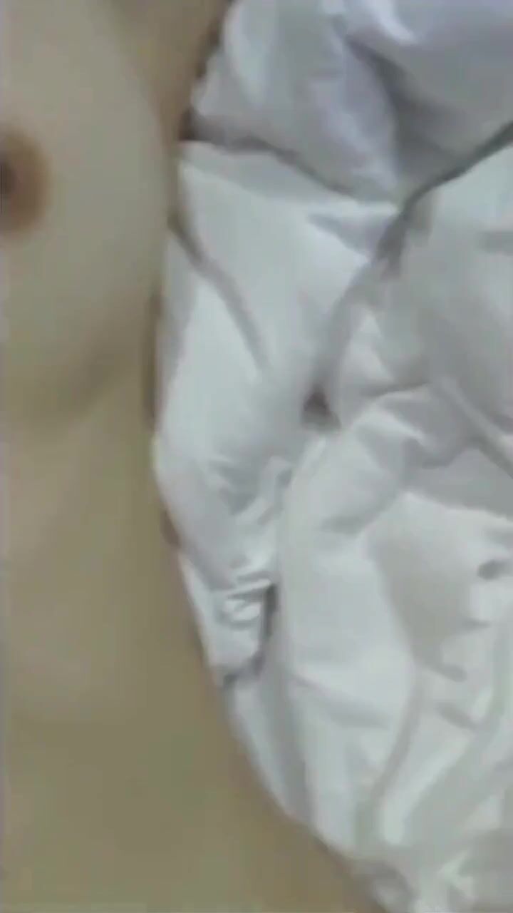 带着小姐姐去喝酒 就喝了一点点就不行了 送她回房间没忍着 没想到身材这么好