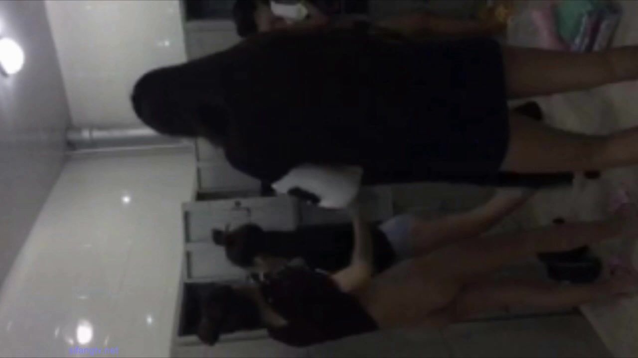 《魔手 外购》最新流出【坑闺蜜】系列大众浴池大学校园澡堂换衣室洗澡间拍个遍专挑身材有料的拍室友打炮也被拍了 中国好闺蜜 女生到浴室专拍闺蜜和女同学换衣服洗澡2_(new)