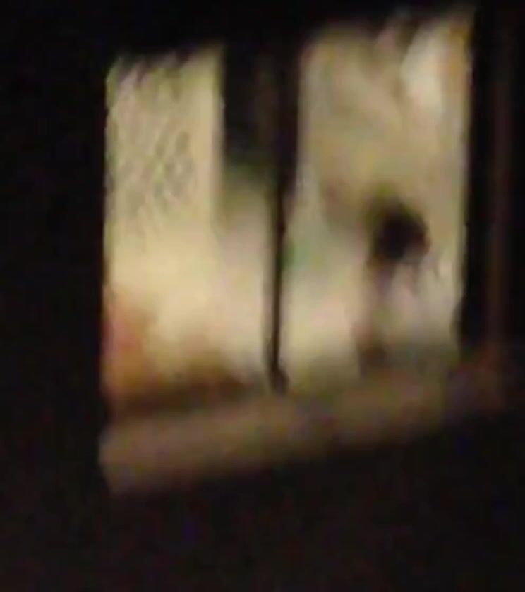 偷窥对楼少妇光屁屁 尿尿完准备洗香香 发现窗帘没拉 心也够大的 大概不止我看到了吧