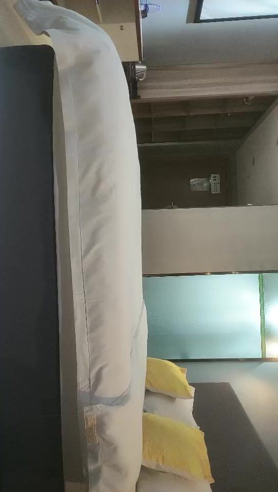 2021.11.23，【小酒改头换面】，新人探花，酒店苗条小姐姐，这腿美极了，口交啪啪后入，身姿曼妙温柔乖巧，激情佳作