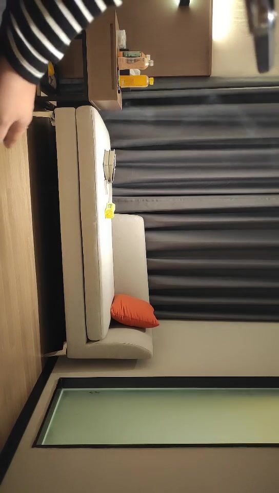 2021-11-30 加钱哥深夜约肉肉熟女，穿上黑丝跪地口交，69姿势舔逼，抬腿抽插猛操，搞完再做服务享受一下