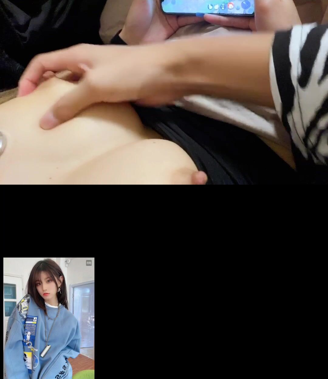 趁着小美美表妹玩游戏，揉躏她的大奶子，她玩游戏开心，我也开心！