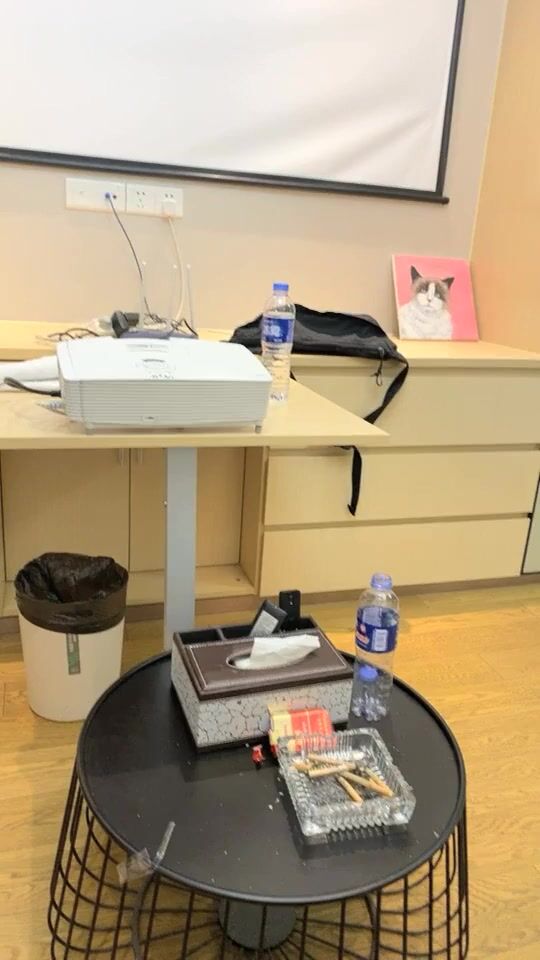 2021.12.5，【生气大灰熊】，新下海女神，新疆美女，酒店私拍，粉嫩高颜值，明星脸，超清画质抠穴洗澡，激情无限