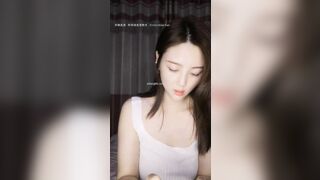 又一极品颜神少妇下海，罕见露逼，颜值控专属 颜控要阵亡，最顶级的婴儿肥身材，在家带孩子，大奶子 奶水丰富，想喝奶了 (1)