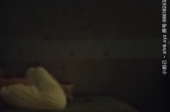 这短发极品靓妹，找了她好几次了，身材堪称完美，短发韵味女人味十足，把女人的妩媚体现的淋漓尽致，骑在上面双手掐着屁股