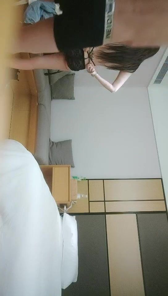 2021-12-10用利抽插-高品质探花，173CM长腿骚货，带情趣装磨蹭自摸调情，69姿势舔逼，大屁股骑乘爆操