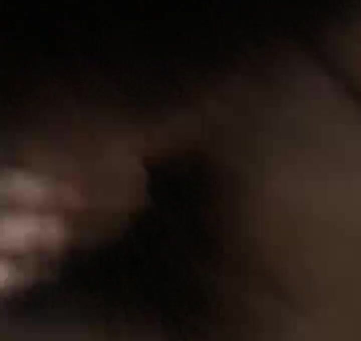 尖子班高职生女友：嗯？嗯？嗯？吃鸡口爆，深入交流，奶子不大，但是却晃得过瘾，学生时代的叫床声真的好灿烂！