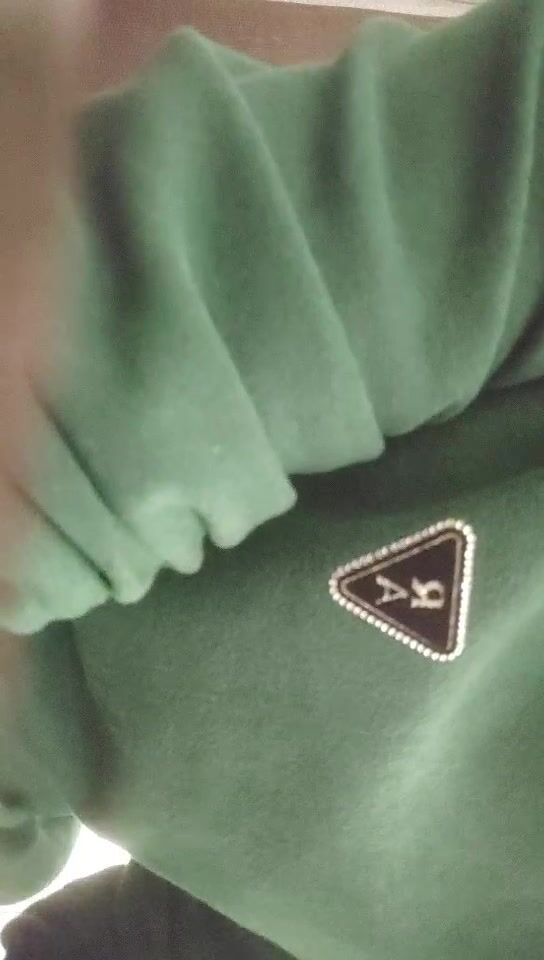 2021.12.15，【用利抽插】，探花一哥，外围收割机，直播间粉丝强烈要求返场，双洞齐开，极品小萝莉，欲仙欲死