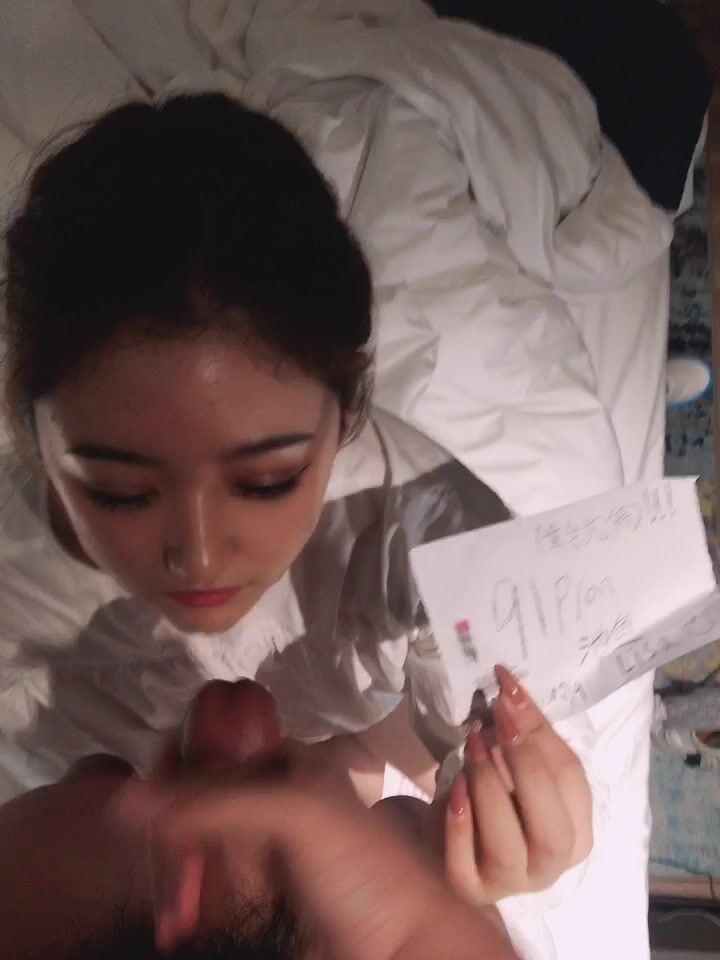 校园偶遇清新玉女，射了一脸，这精液好烫好喜欢~~