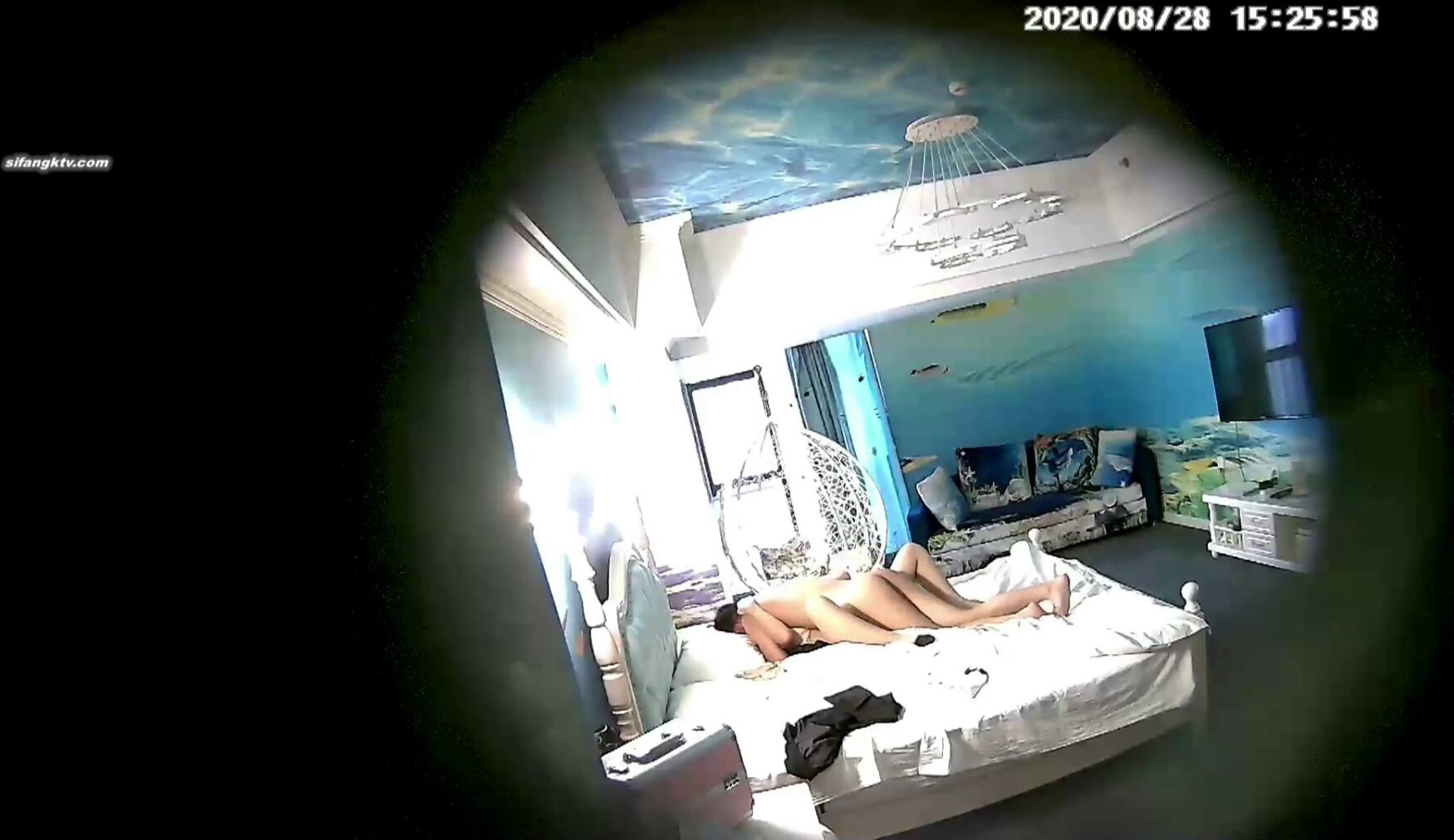 酒店偷拍，丰满御姐和男友，动作幅度很大，这是要上天的节奏啊，御姐爽得仰天呻吟，隔壁都能听得很清楚，叫床似少女