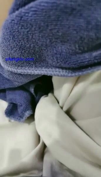 SPA养生馆，太羡慕老哥 每天都能操别人老婆，今天来了位一线粉逼少妇，下面好紧致，插进去很温暖，顶入翘臀深入虎穴