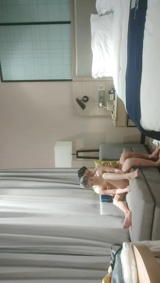 2021-12-21 《91百里寻花》新晋探花福利场，牛仔裤马尾辫不错妹子，捏奶子69姿势口交，骑乘后人激情爆插