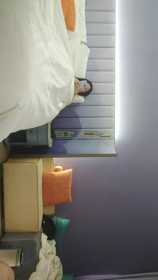 2021-12-21 《用利抽插》这女太骚了加钟操，舔屌吸吮一脸淫荡，超近拍摄撞击，猛操大屁股操的抖动