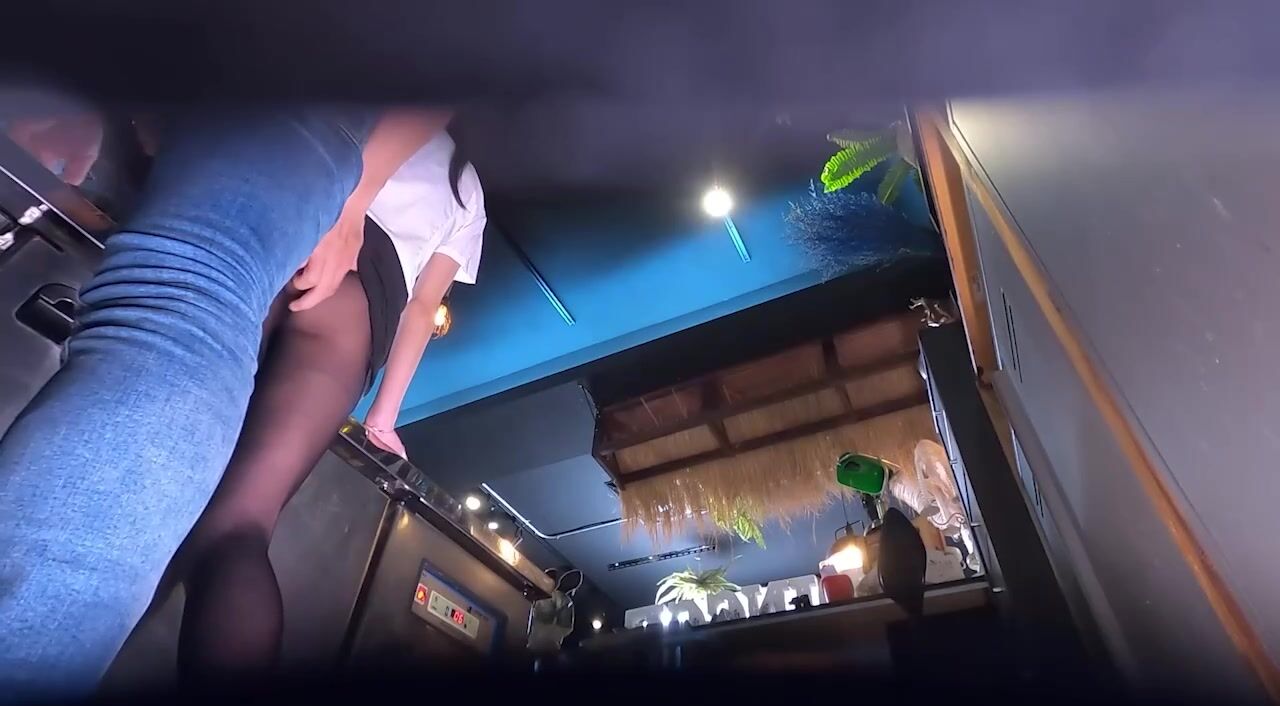 麻豆职场淫行系列MDWP-0007淫欲餐酒馆针孔偷拍同僚激情性爱-林芊彤