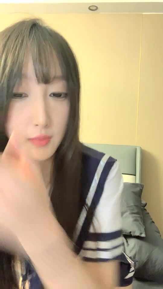 2021.12.20，圣诞麋鹿装，日入过万，【泡泡咕】，极品小仙女，超嗲娃娃音，大哥们纷纷打赏，这胴体谁扛得住