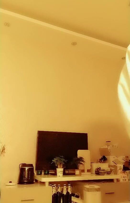 顶级清纯卡哇伊萌妹KIKI回归小秀 ，娇小身材腹肌马甲线 ，脱下内裤无毛馒头逼 ，掰穴特写手指磨蹭 ，很是诱惑