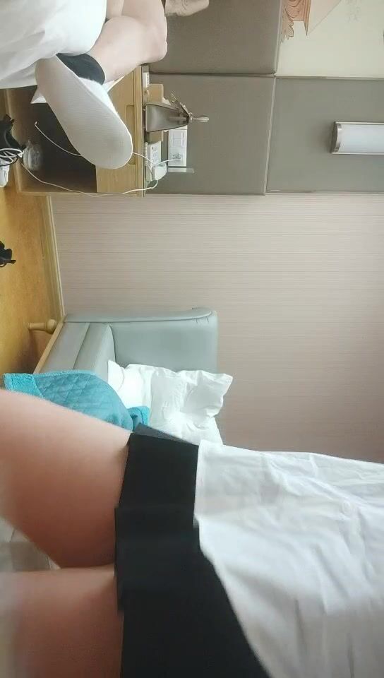 2021.12.29，【用利抽插】，探花界打桩机，外围小姐姐今天惨了，刚进门还挺开心，被扎马步插穴，受不了喊疼求饶