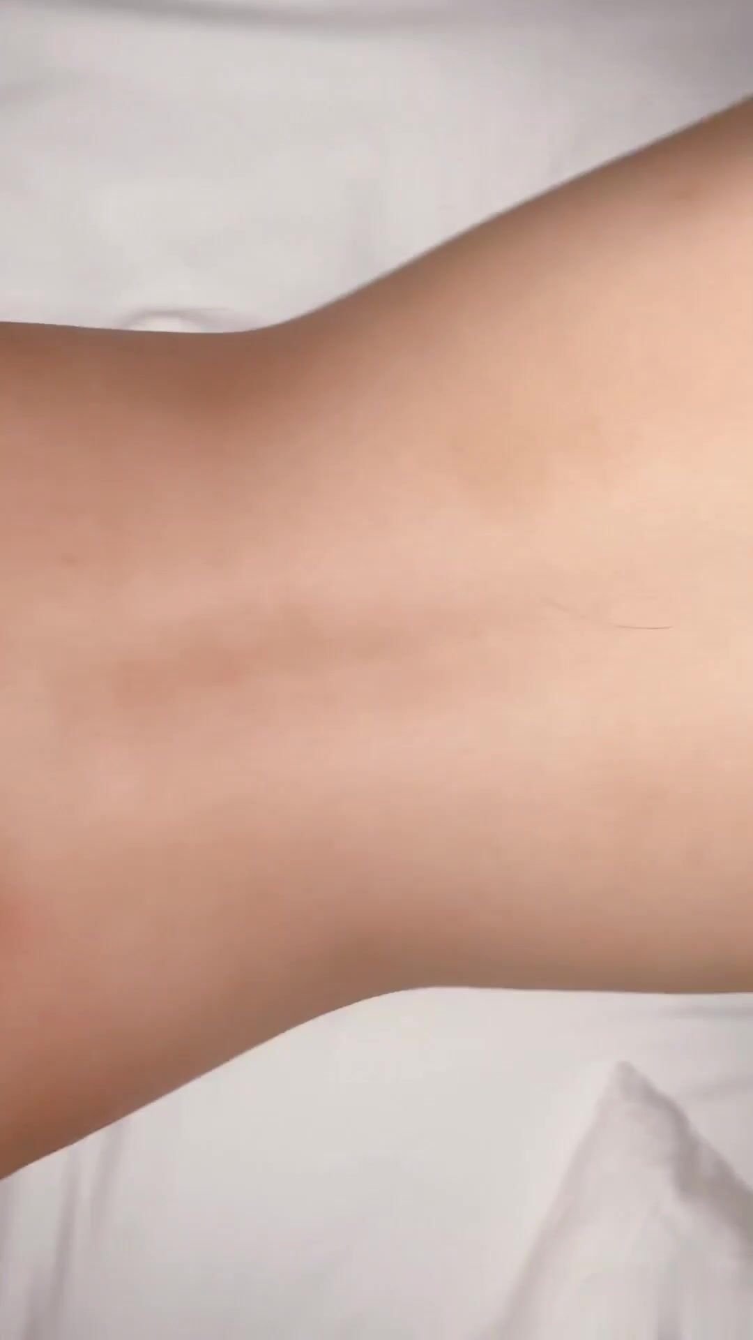 操了一年的小萝莉，04年粉嫩小穴，Q弹的阴道，无套干得少女爽歪歪娇喘