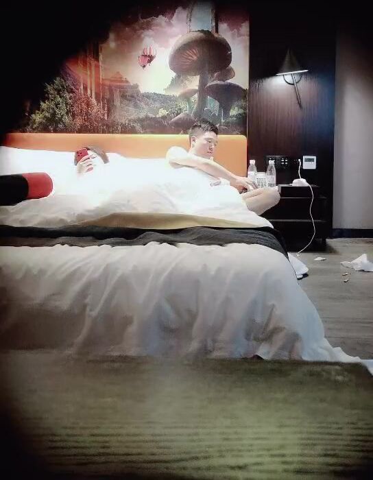 175CM模特级兼职女神，如此极品再来一炮，骑脸舔屌，大白屁股爆操，扛腿全力输出