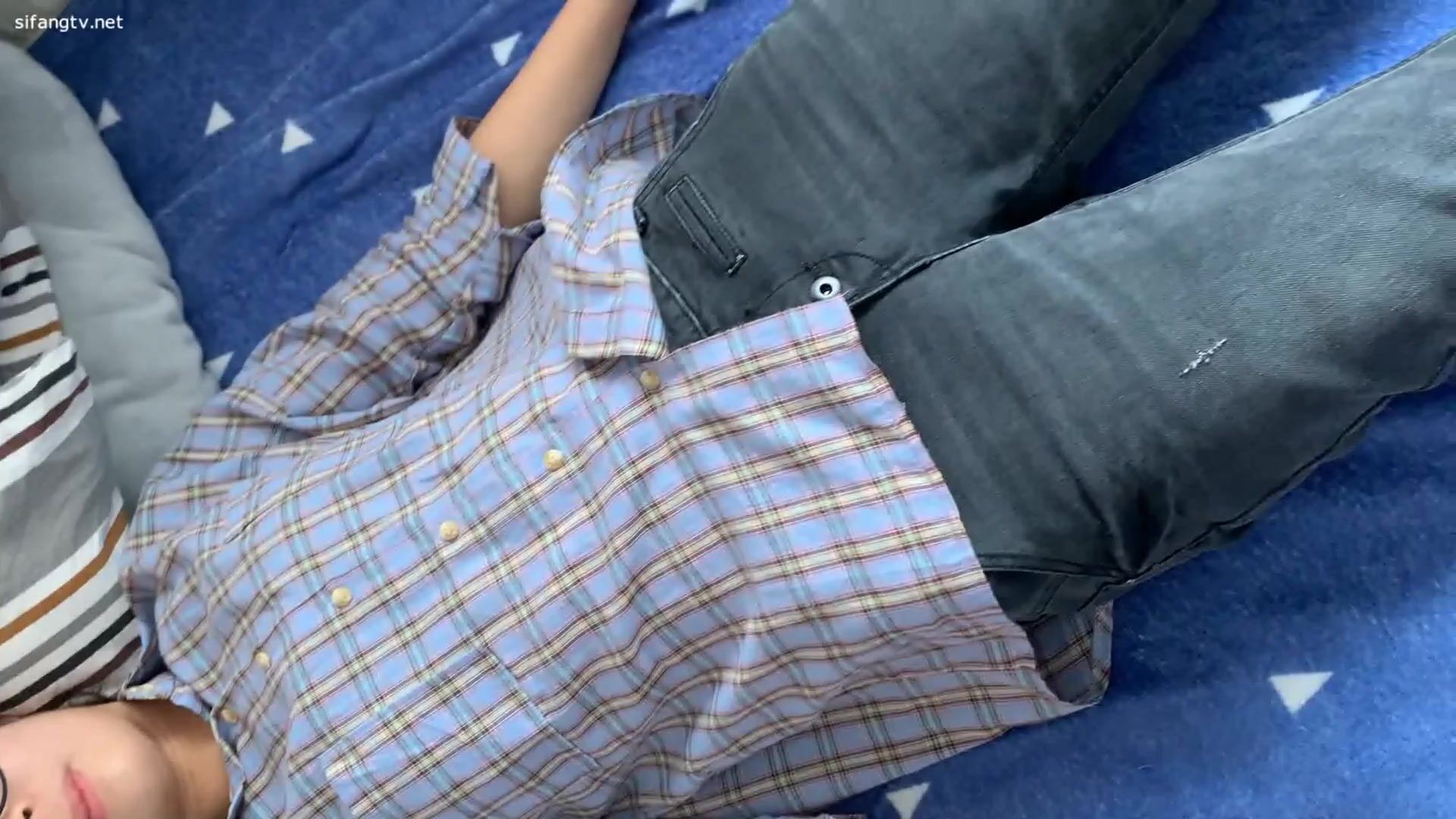 某师范大学眼镜学姐派妹子与渣男同居日常不雅自拍视图遭曝光阴毛好重还玩足交特别听话