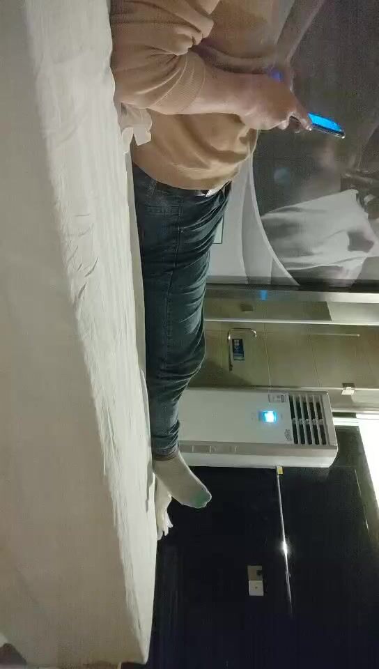 2022.1.7，【大兵探良】，小伙深夜约美人妻，身材苗条，一对坚挺的大白兔，漫游口交，黑森林露出高频抽插，激情如火