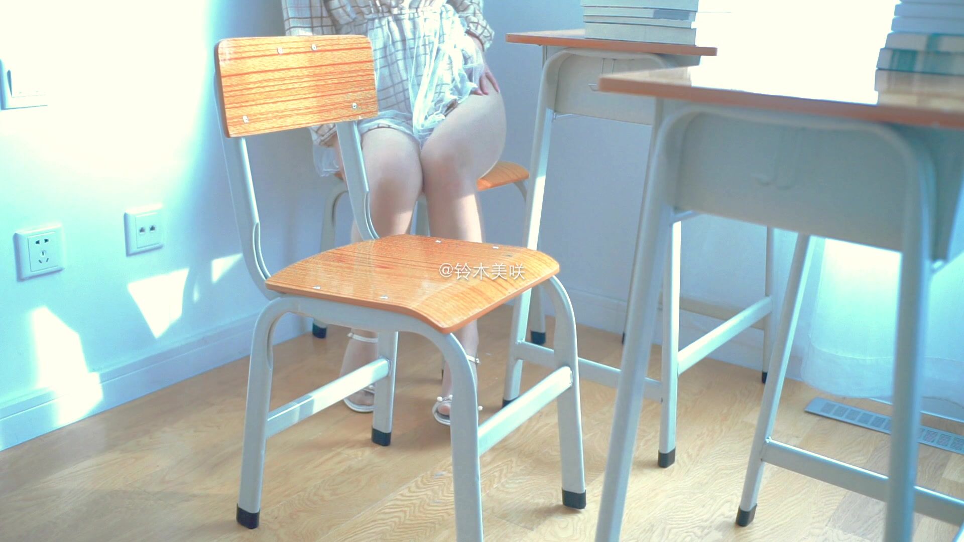 最新极品网红美少女【铃木美咲】最强大尺度新作《小恶魔般挑衅的美少女2》魅惑呻吟 原版私拍51P 高清1080P原版 (1)