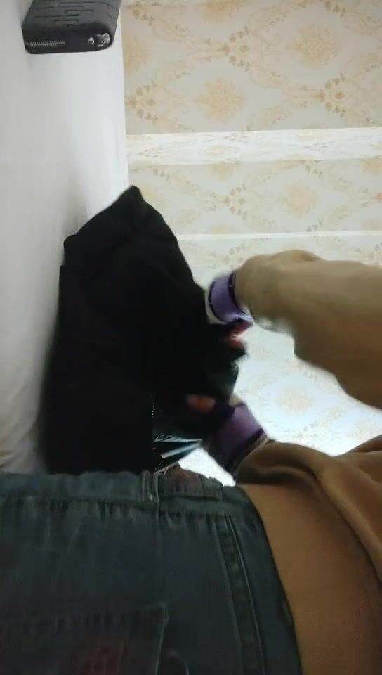 2022-1-8 《兵鸽真实探良》找骚女技师按摩，捶捶腿手伸进裤子摸屌 ，半脱下裤子大屁股骑乘，没几下就给搞射