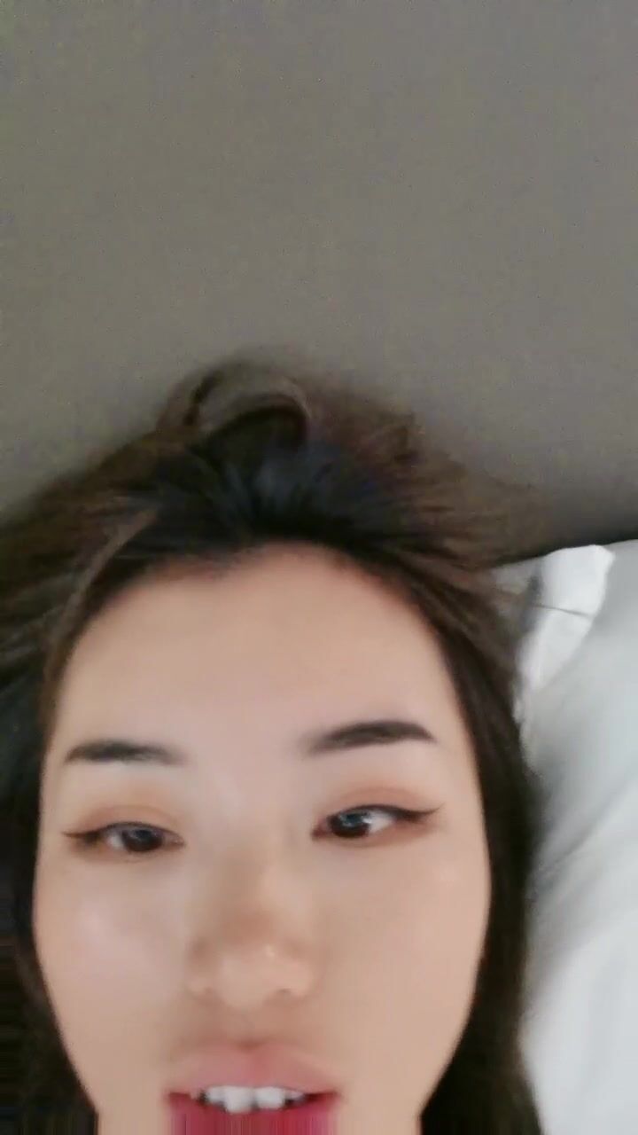 酒店约了一个知性纹身女炮友，花式啪啪，女主超级配合，舌头灵活销魂