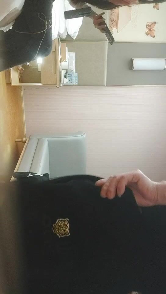 2022-1-13《我是探索者》极品外围美女，现金支付掏出大屌深喉 ，掰开双腿怼着操穴猛操，大屁股骑乘奶子直晃动