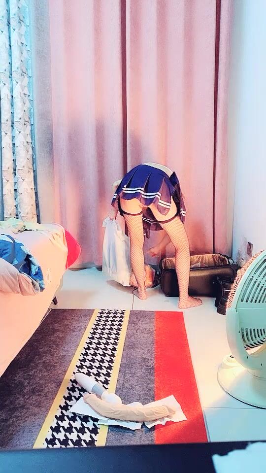 2022.1.14，【丧志母狗无脑调教】，调教界大佬，今天新到一个小骚货，娇小玲珑，喜欢被打屁股，骚气逼人需要大黑牛