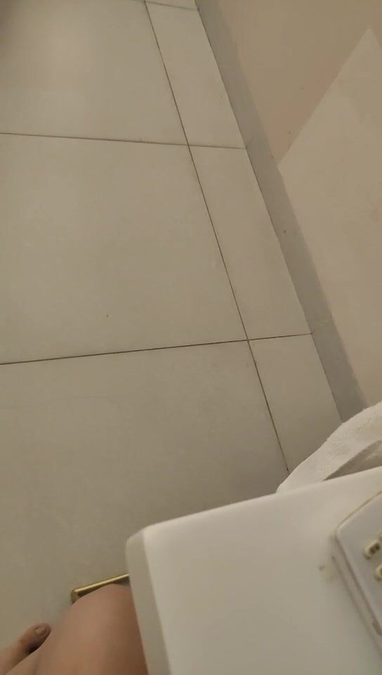 2022.1.16，【爱情故事】，网恋奔现，极品小少妇返场，被扑倒在床，深情舌吻啪啪，沉醉其中高潮阵阵，湿得一塌糊涂