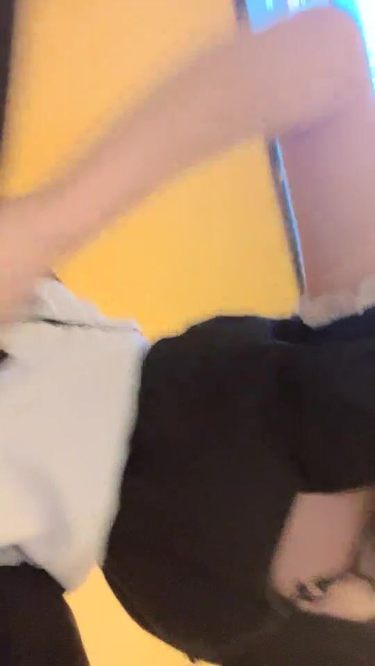 完美露脸，极品短发女神，酒店中女仆狗链装掰穴自慰，漏出粉嫩蝴蝶穴