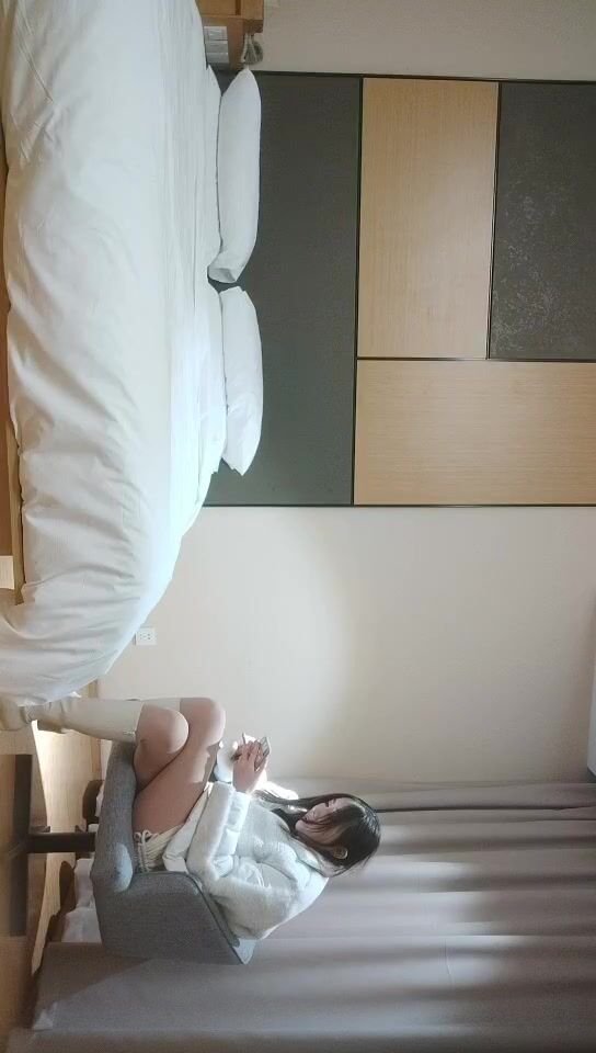 2022-1-20 《开发探索》一晚干三炮，包臀裙顶级美臀小姐姐，掰开骚穴一顿舔，侧入猛操嗯嗯叫，各种姿势换着操