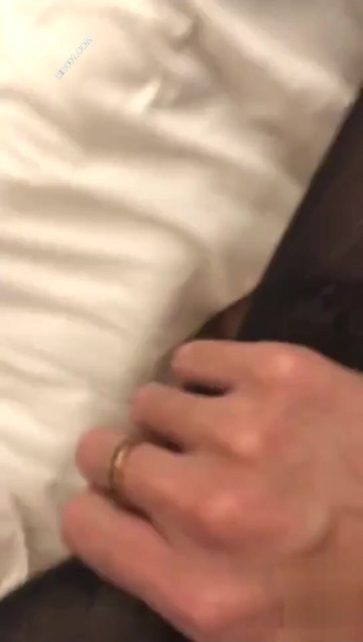 操开档黑网丝美眉 爸爸叫不停 娇滴滴的比叫亲爸还亲 逼毛浓密 喘叫连连