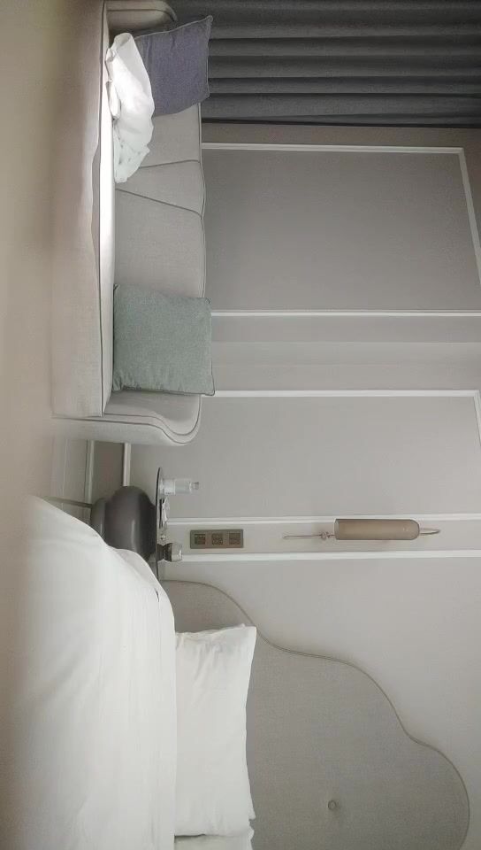 2022-1-24《开发探索》极品风骚网红女，丰乳肥臀肉感身材，掰开小逼看看，翘起屁股后入式，搞得太猛妹子受不了