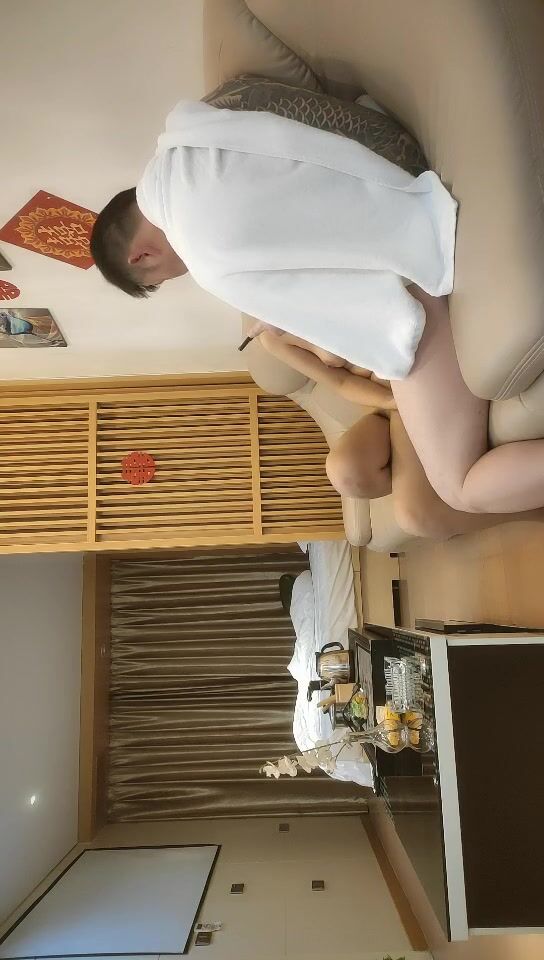 2022-1-24《道丶不狂》今晚探花外围，不错妹子再来第二炮，吸吮舔屌活很棒一下就起来了，扶着腰后入老哥射的有点快