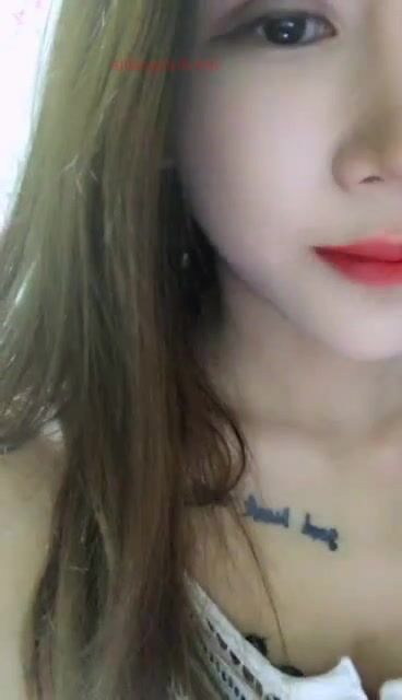 超高偶像级别颜值【170CM无敌清纯长腿女神】罕见和炮友啪啪，非常主动骑在上面摇，水已经很多，要高潮了 (1)