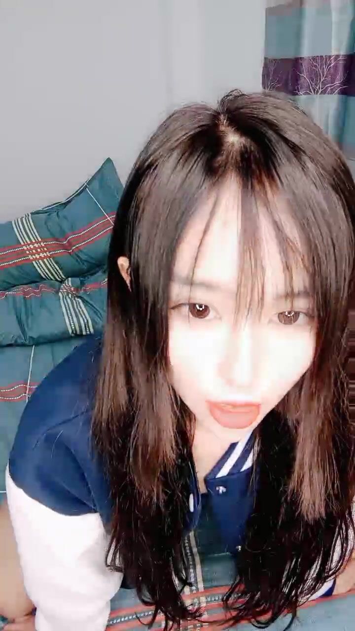 颜值很高的学妹全程露脸激情大秀，听狼友指挥脱光性感展示，掰开骚穴给狼友看穿着性感的黑丝撅着屁股等草