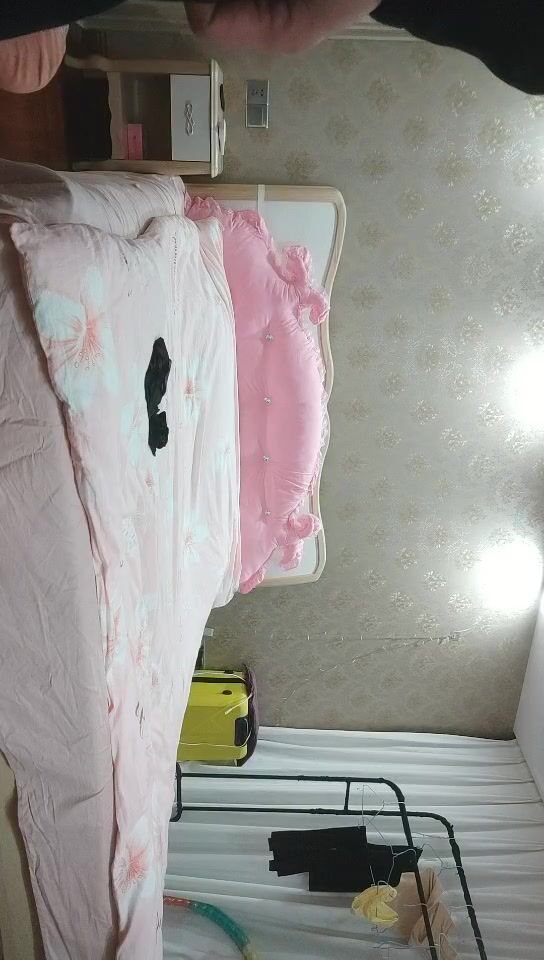 2022.2.1，【柒探长全国探花】，新年探花第一炮，大波浪，JK装，黑丝，漂亮嫩妹相伴，C罩杯美乳，温柔配合共度良宵1