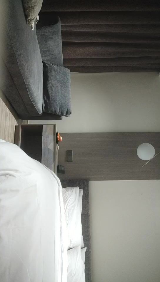 （最后一场未发）2022.1.18，【开发探索】，3000网约外围女神，高颜值，清纯美女，一字马暴插柳眉轻蹙1