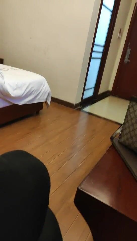 2022.2.3，【爱情故事】，最佳泡良教程，聊了几个月的良家少妇，过年偷偷溜出来，鸳鸯浴啪啪，对白精彩套路满满